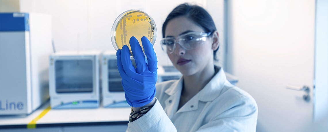 DISTRUTECH sirve al mercado nacional como proveedor de reactivos químicos, cristalería, equipos y elementos para laboratorios de control de calidad, educación y medio ambiente